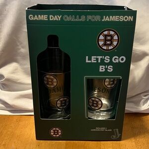 New.   Set of 4 pint size glasses with Bruins n Jameson logos. Perfect condition